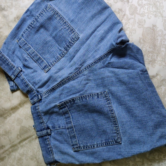 [3 for $15] Petite Jean Capris - Picture 6 of 13